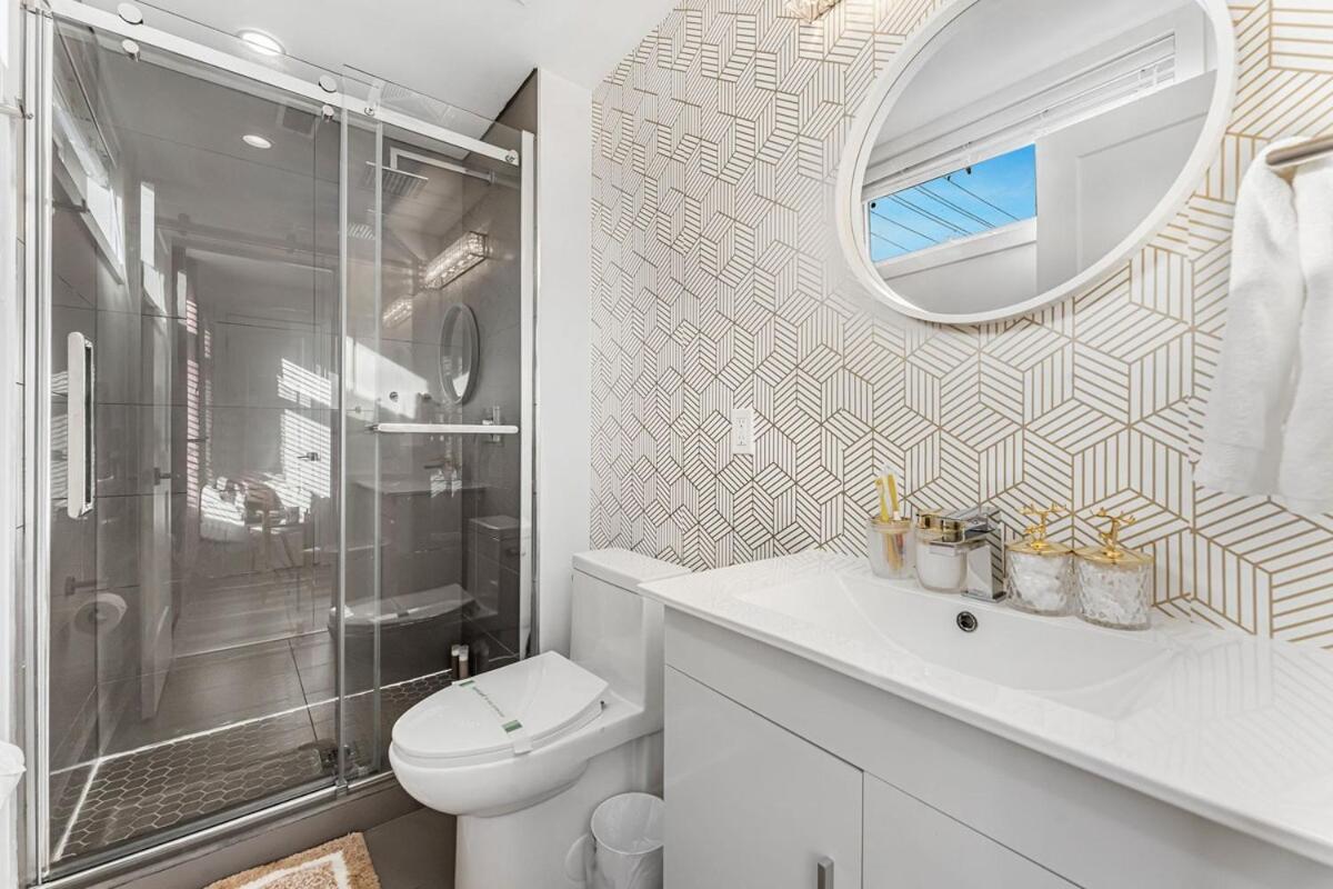 Cozy 2br Family Friendly Located Just 5 Mins Away From Apartment *