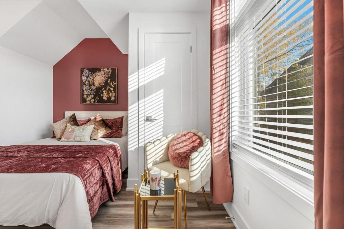 Cozy 2br Family Friendly Located Just 5 Mins Away From *