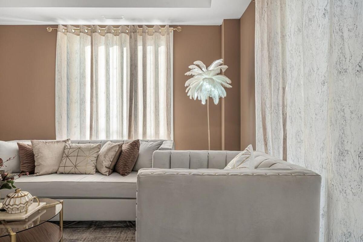 Cozy 2br Family Friendly Located Just 5 Mins Away From Apartment *