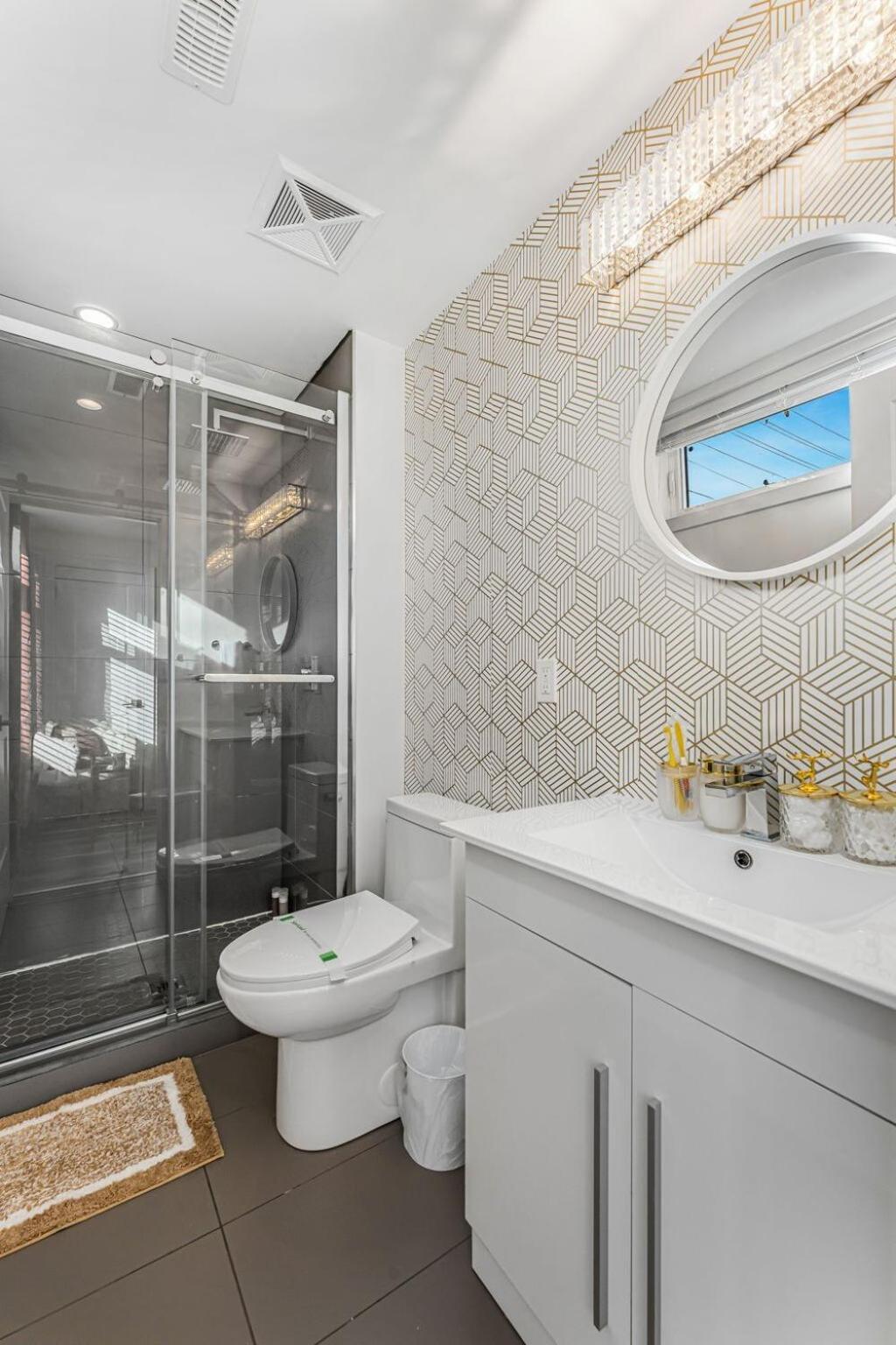 Cozy 2br Family Friendly Located Just 5 Mins Away From Apartment