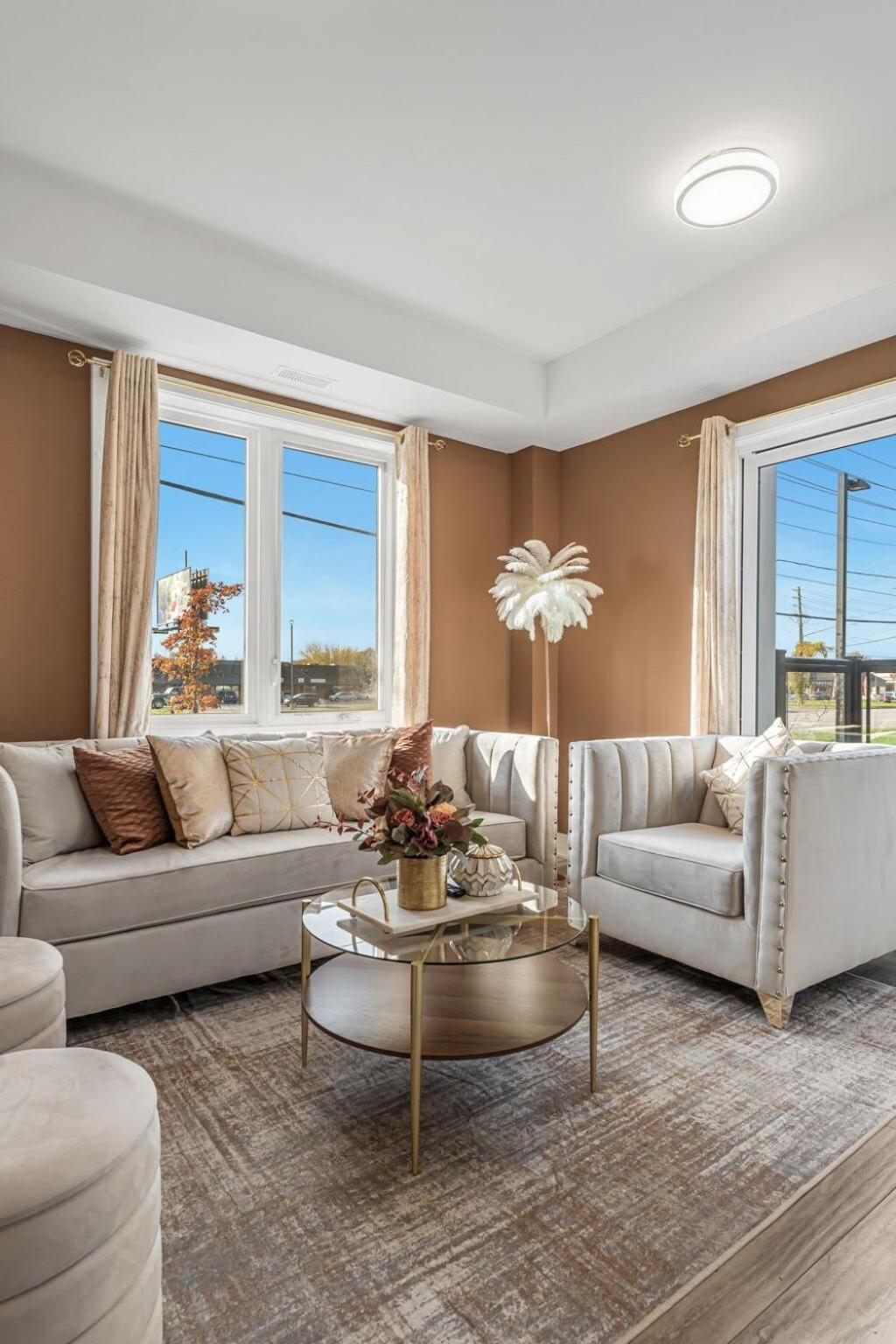 Cozy 2br Family Friendly Located Just 5 Mins Away From * Niagara Falls